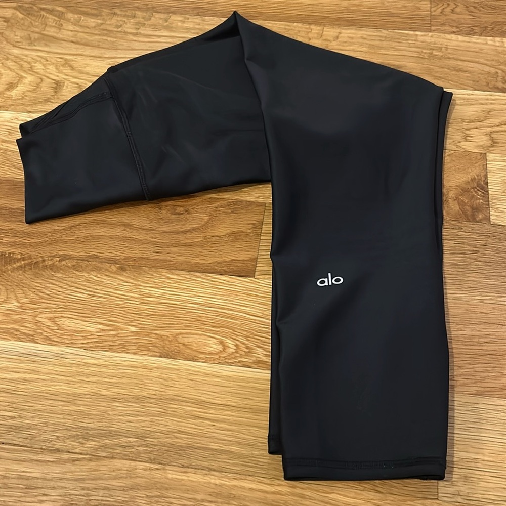 {Women’s } Alo Yoga airlift legging capri pants